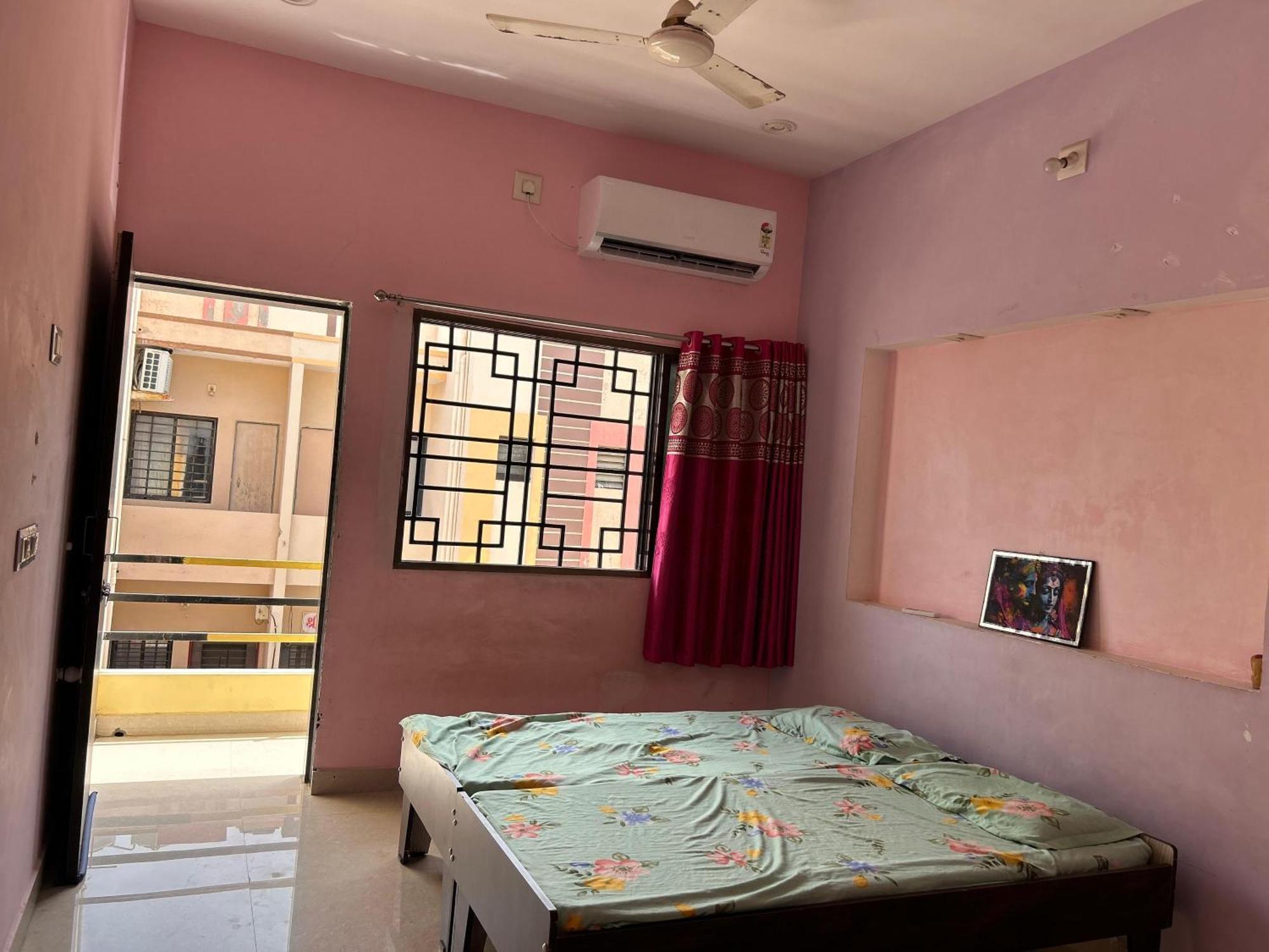 Dwarka Home Stay Room photo