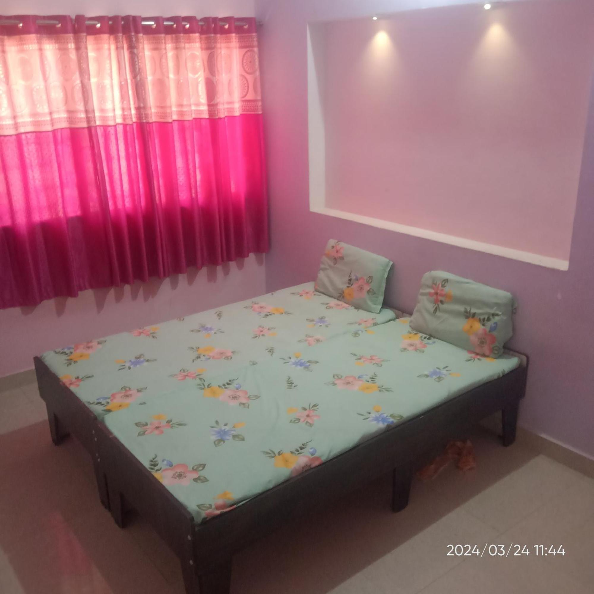 Dwarka Home Stay Room photo